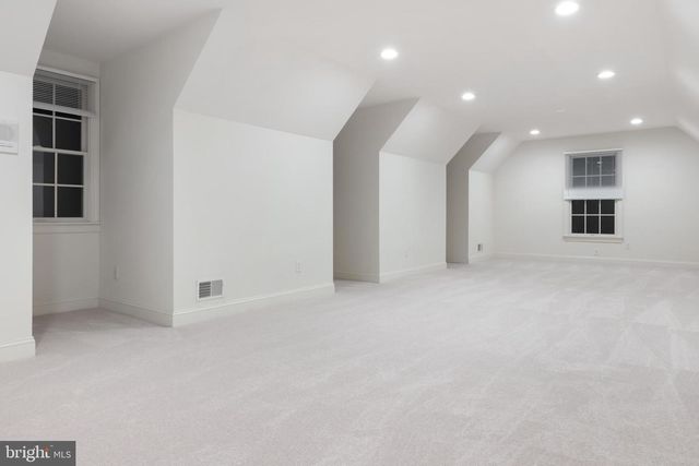 3 MANCHUR CT, Flemington, NJ 08822