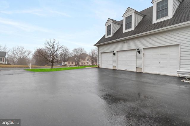 3 MANCHUR CT, Flemington, NJ 08822