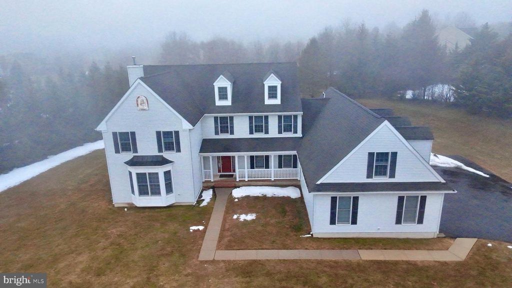 3 MANCHUR CT, Flemington, NJ 08822