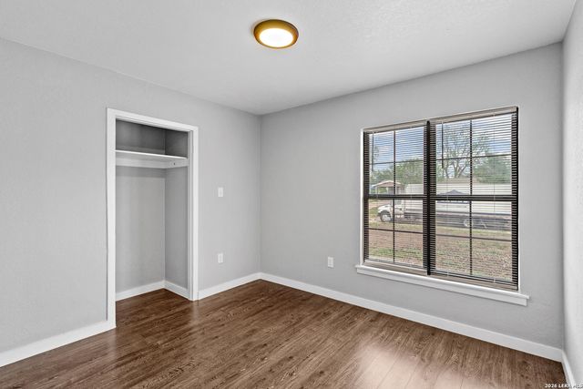 127 ZERRCLIFF LN, San Antonio, TX 78220