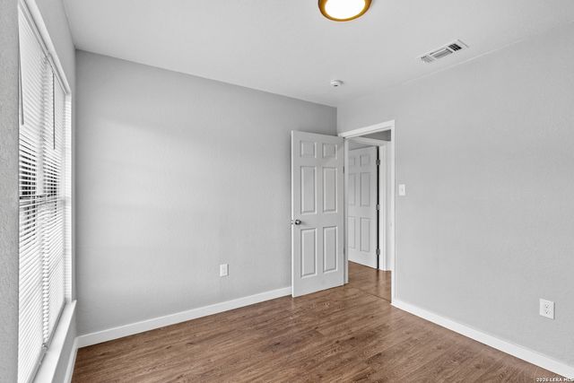 127 ZERRCLIFF LN, San Antonio, TX 78220