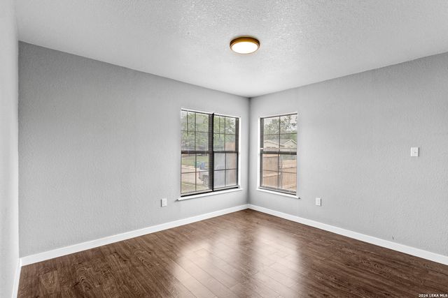 127 ZERRCLIFF LN, San Antonio, TX 78220