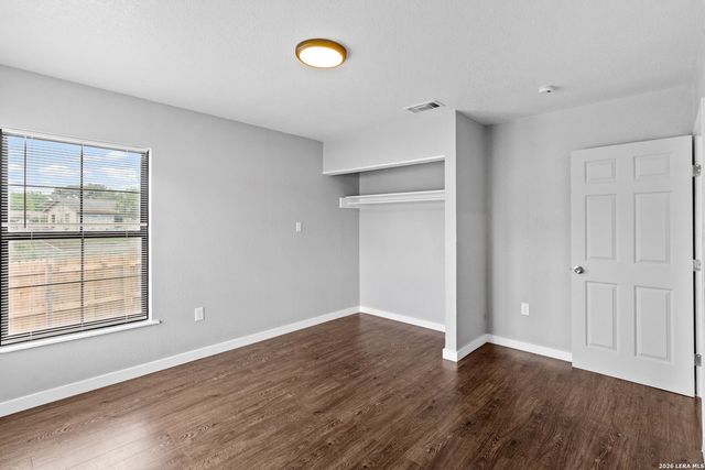 127 ZERRCLIFF LN, San Antonio, TX 78220