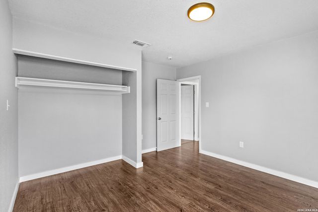 127 ZERRCLIFF LN, San Antonio, TX 78220