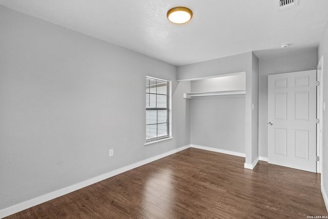 127 ZERRCLIFF LN, San Antonio, TX 78220