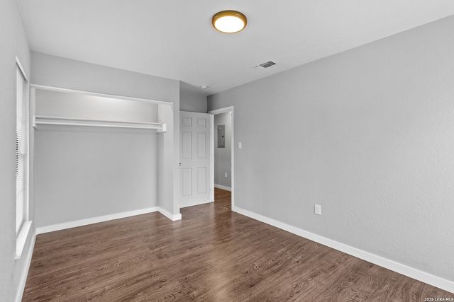 127 ZERRCLIFF LN, San Antonio, TX 78220