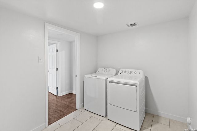 127 ZERRCLIFF LN, San Antonio, TX 78220