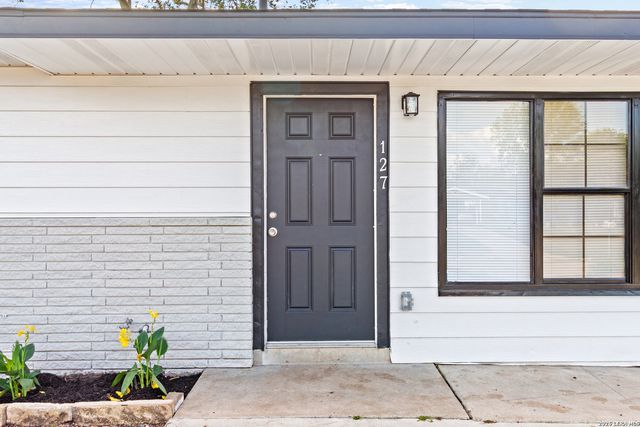 127 ZERRCLIFF LN, San Antonio, TX 78220