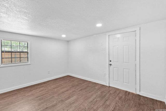 127 ZERRCLIFF LN, San Antonio, TX 78220