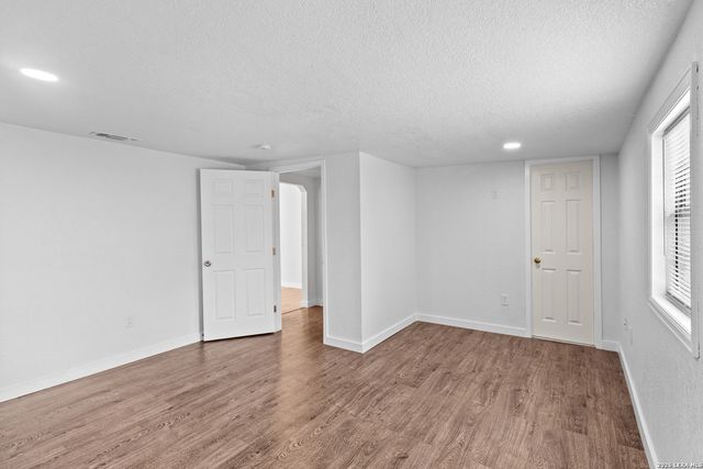 127 ZERRCLIFF LN, San Antonio, TX 78220