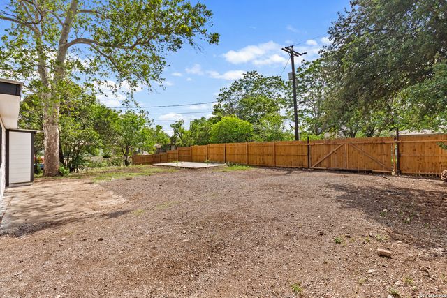 127 ZERRCLIFF LN, San Antonio, TX 78220