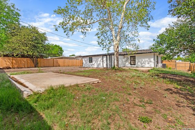 127 ZERRCLIFF LN, San Antonio, TX 78220