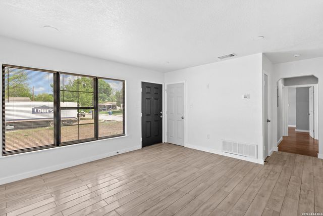 127 ZERRCLIFF LN, San Antonio, TX 78220