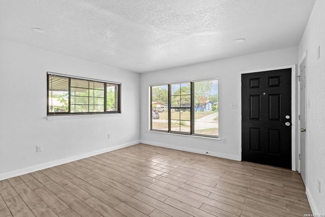 127 ZERRCLIFF LN, San Antonio, TX 78220