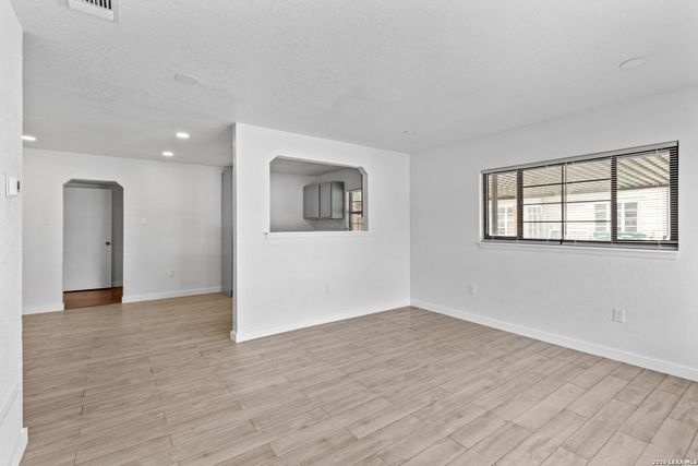 127 ZERRCLIFF LN, San Antonio, TX 78220