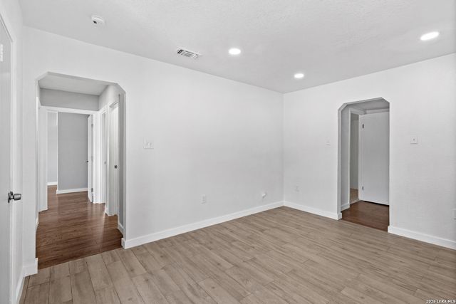 127 ZERRCLIFF LN, San Antonio, TX 78220