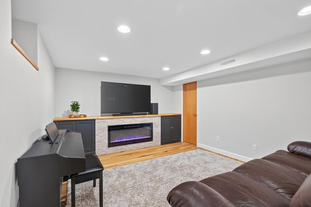 2649 Hillview Road, Mounds View, MN 55112