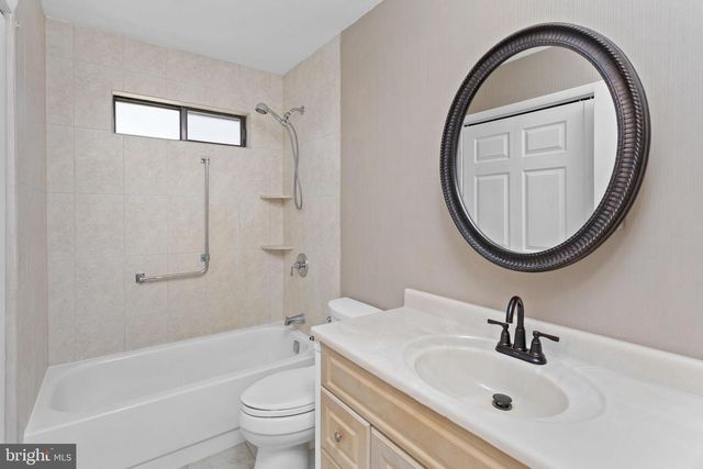 68 BUCKINGHAM DR, Southampton, NJ 08088