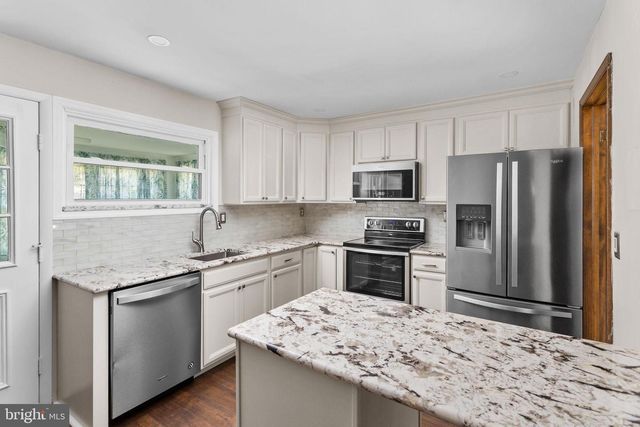 68 BUCKINGHAM DR, Southampton, NJ 08088
