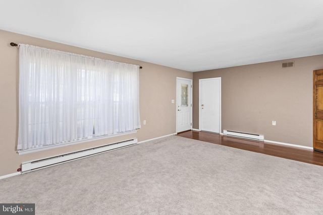 68 BUCKINGHAM DR, Southampton, NJ 08088