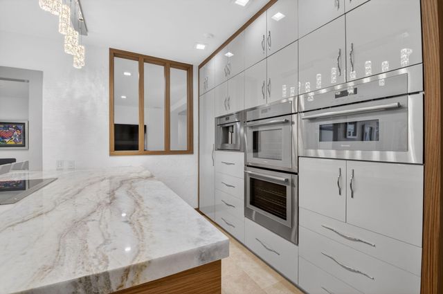 19787 Oakbrook Circle, Boca Raton, FL 33434