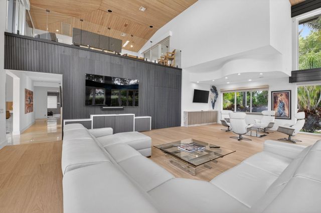 19787 Oakbrook Circle, Boca Raton, FL 33434