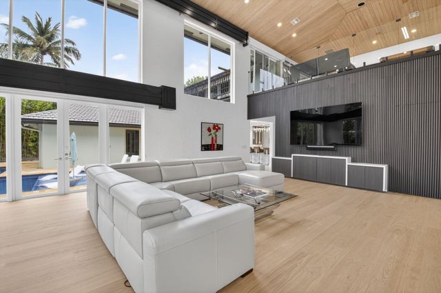 19787 Oakbrook Circle, Boca Raton, FL 33434