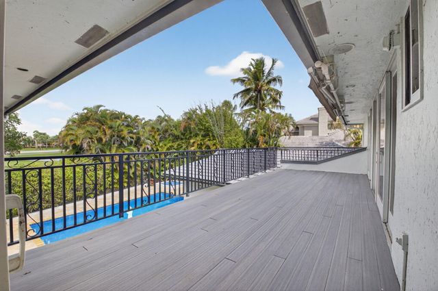 19787 Oakbrook Circle, Boca Raton, FL 33434