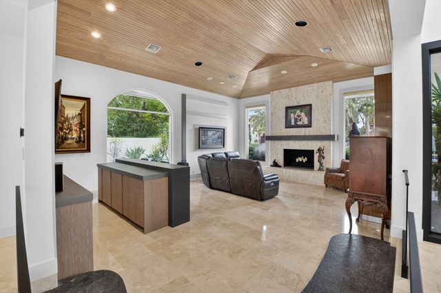 19787 Oakbrook Circle, Boca Raton, FL 33434