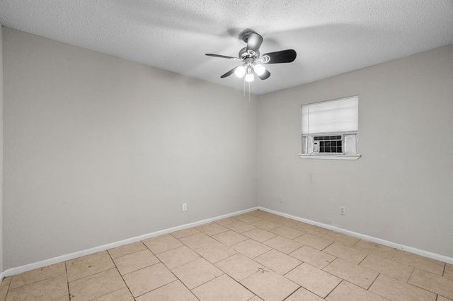 3501 Avenue M 4, Galveston, TX 77550