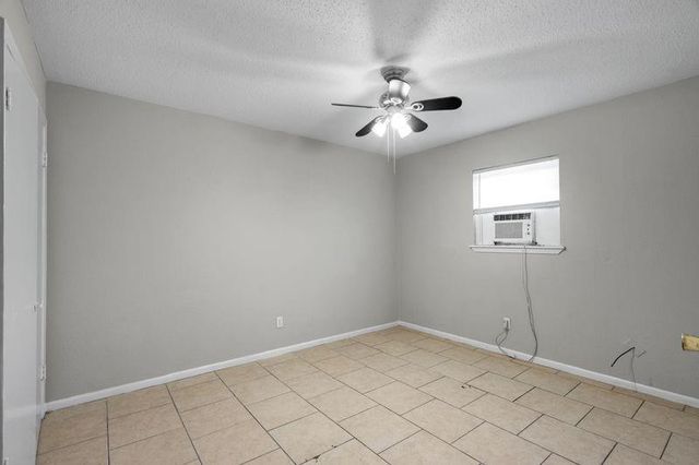 3501 Avenue M 4, Galveston, TX 77550