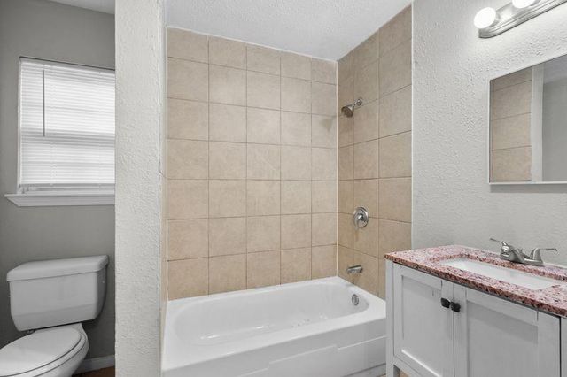 3501 Avenue M 4, Galveston, TX 77550