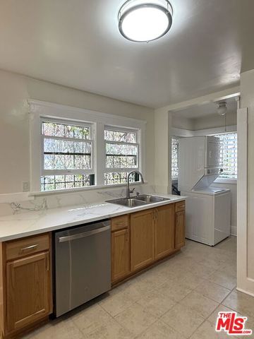1665 Golden Gate Avenue, Los Angeles, CA 90026
