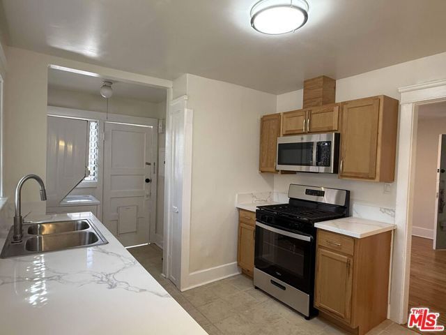 1665 Golden Gate Avenue, Los Angeles, CA 90026