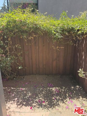 1665 Golden Gate Avenue, Los Angeles, CA 90026
