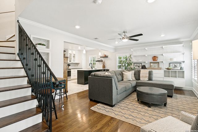 488 E Olmos Dr Apt 3, Olmos Park, TX 78212