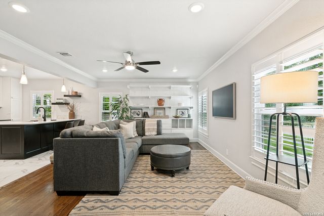 488 E Olmos Dr Apt 3, Olmos Park, TX 78212