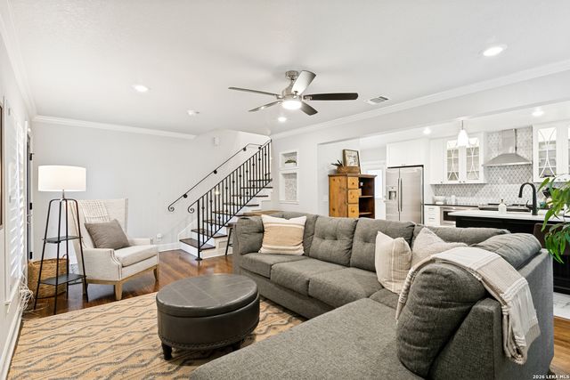 488 E Olmos Dr Apt 3, Olmos Park, TX 78212