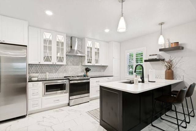 488 E Olmos Dr Apt 3, Olmos Park, TX 78212