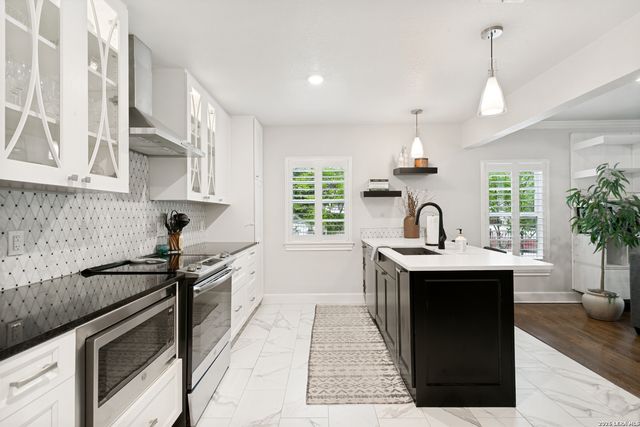 488 E Olmos Dr Apt 3, Olmos Park, TX 78212