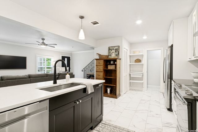 488 E Olmos Dr Apt 3, Olmos Park, TX 78212