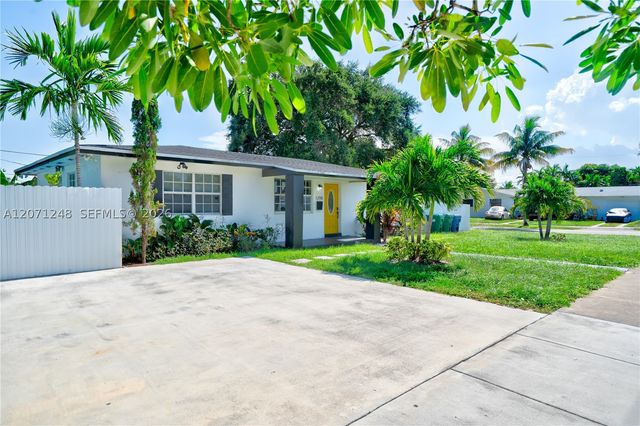 1298 NE 199th St, Miami, FL 33179