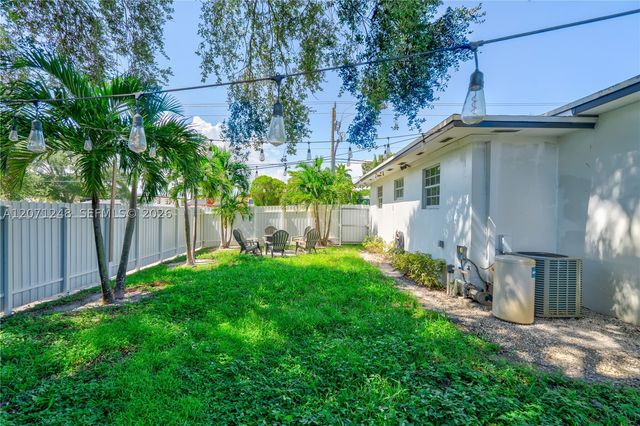 1298 NE 199th St, Miami, FL 33179