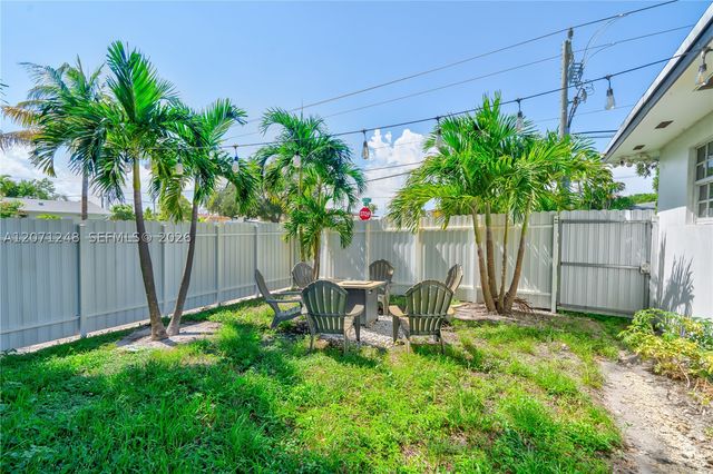 1298 NE 199th St, Miami, FL 33179