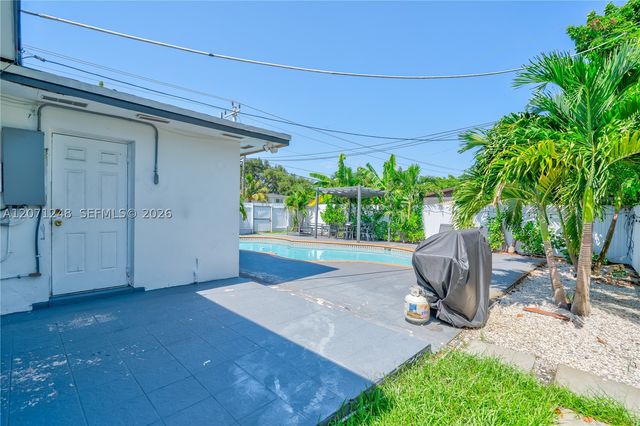 1298 NE 199th St, Miami, FL 33179