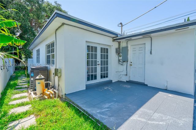 1298 NE 199th St, Miami, FL 33179