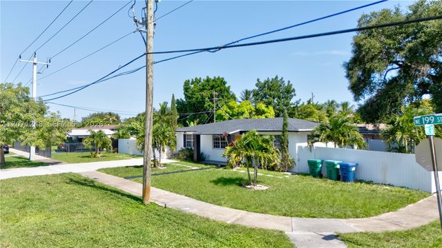 1298 NE 199th St, Miami, FL 33179