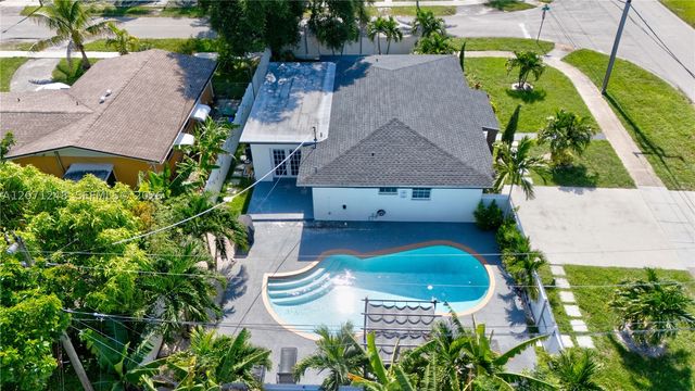 1298 NE 199th St, Miami, FL 33179