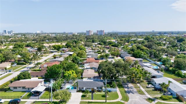 1298 NE 199th St, Miami, FL 33179