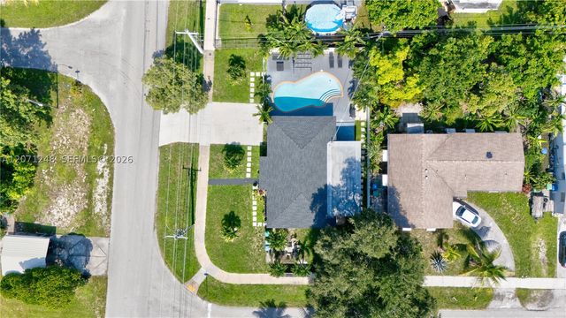 1298 NE 199th St, Miami, FL 33179
